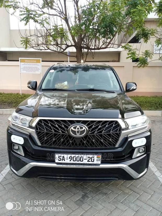Rent a Car. Land-Cruisers V8 for Rent With a Driver Included · Photo 1