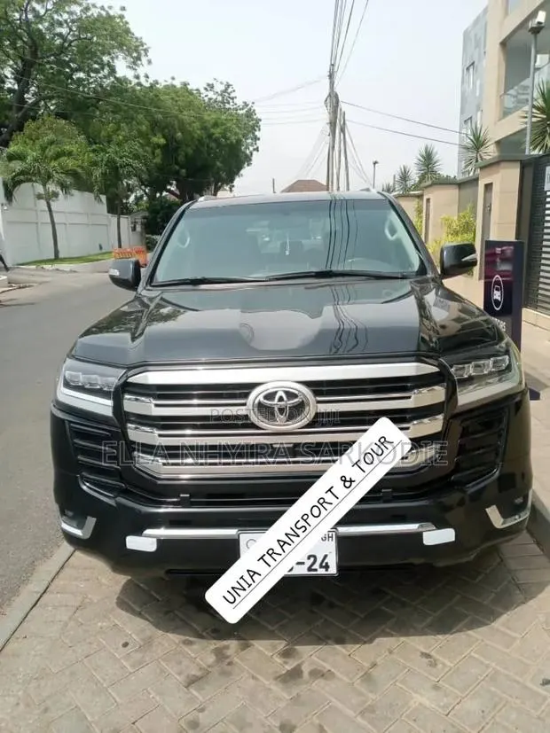 Toyota Landcruiser Luxury for Hiring · Photo 1