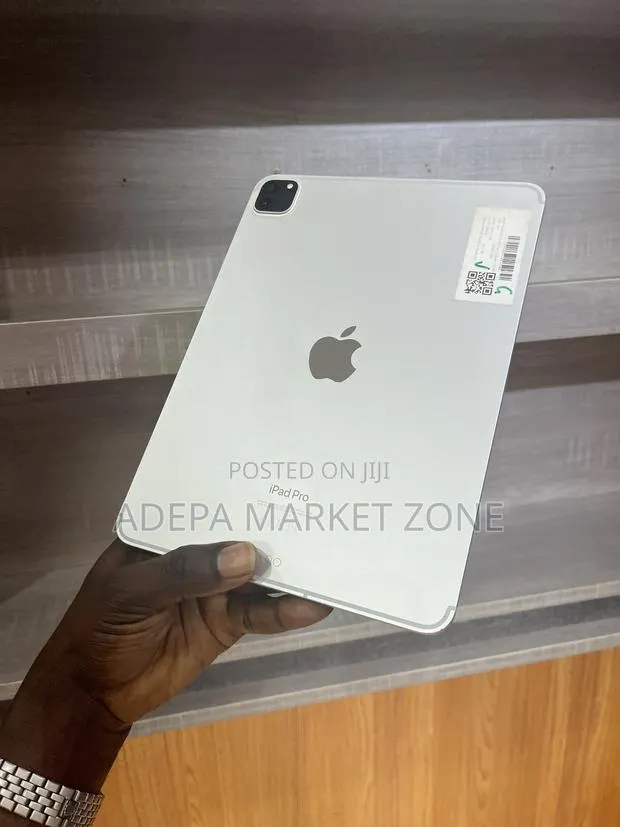 Apple iPad Pro 11 (2022) 256 GB Silver · Photo 1