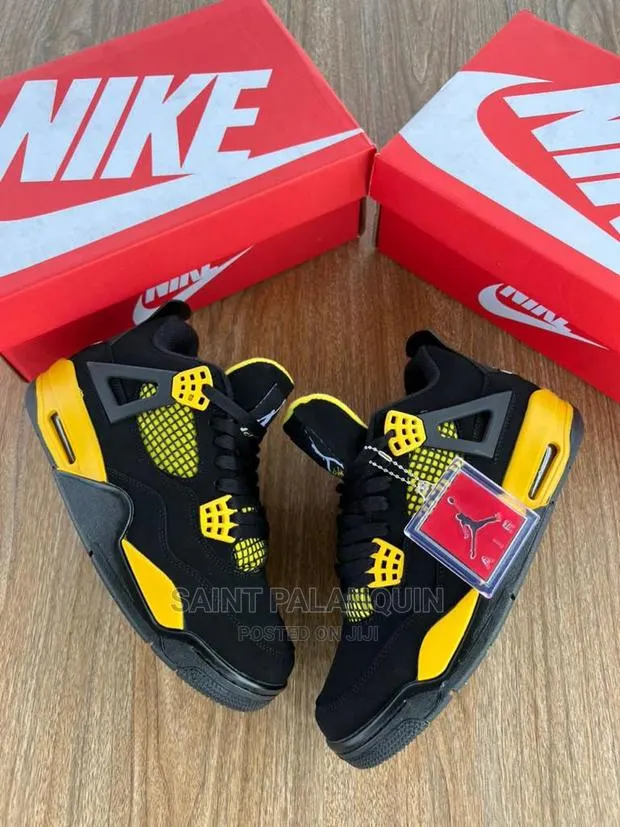 Air Jordan 4 · Photo 1