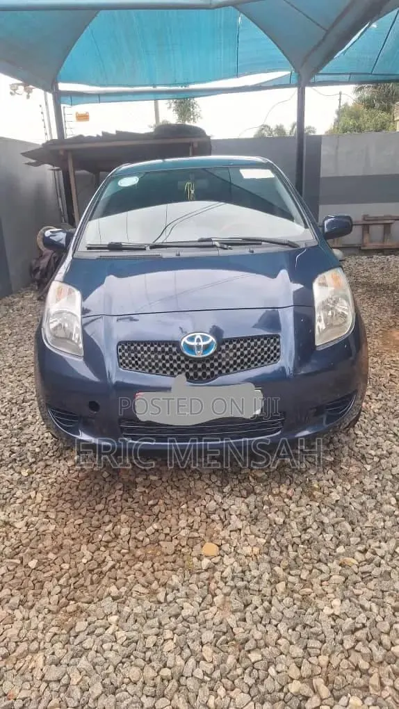 Toyota Yaris Base Hatchback 5dr 2010 Blue · Photo 1