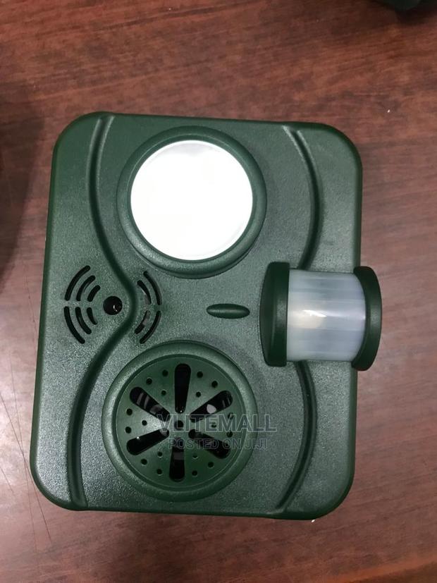 Solar Power Animal Repellent · Photo 1