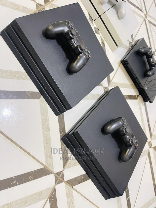 Playstation 4 Pro Black Edition · Photo 2