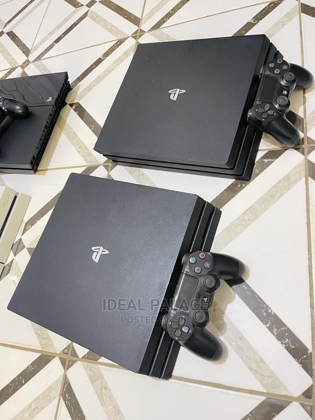 Playstation 4 Pro Black Edition · Photo 1