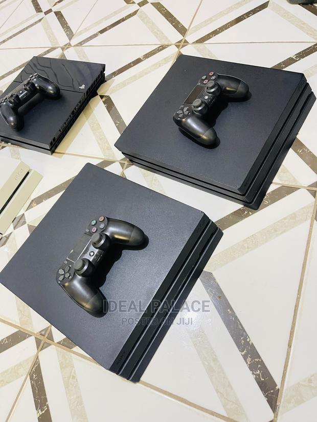 Playstation 4 Pro Black Edition · Photo 3