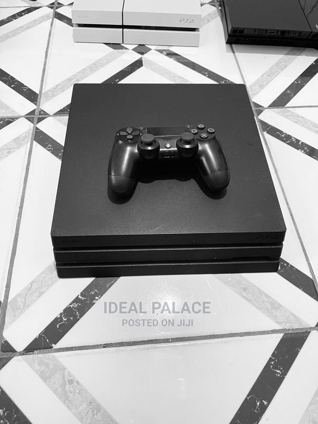 UK Used Playstation 4 Pro · Photo 1