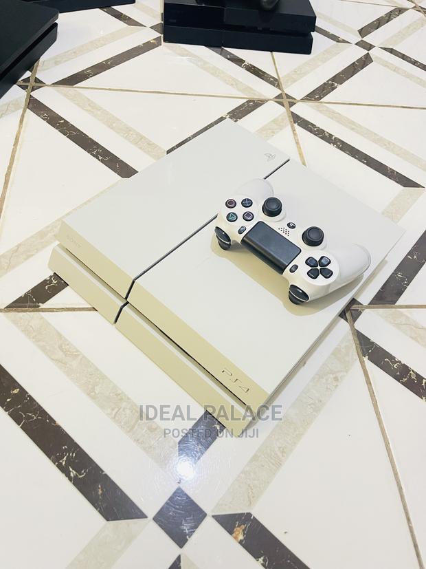 Playstation 4 Standard Limited White Edition · Photo 4