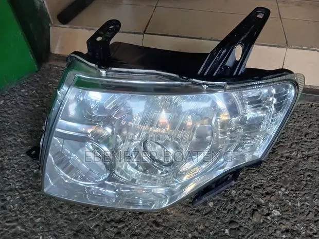 Mitsubishi Pajero 4N40 Headlight Left Sade Home Use · Photo 1