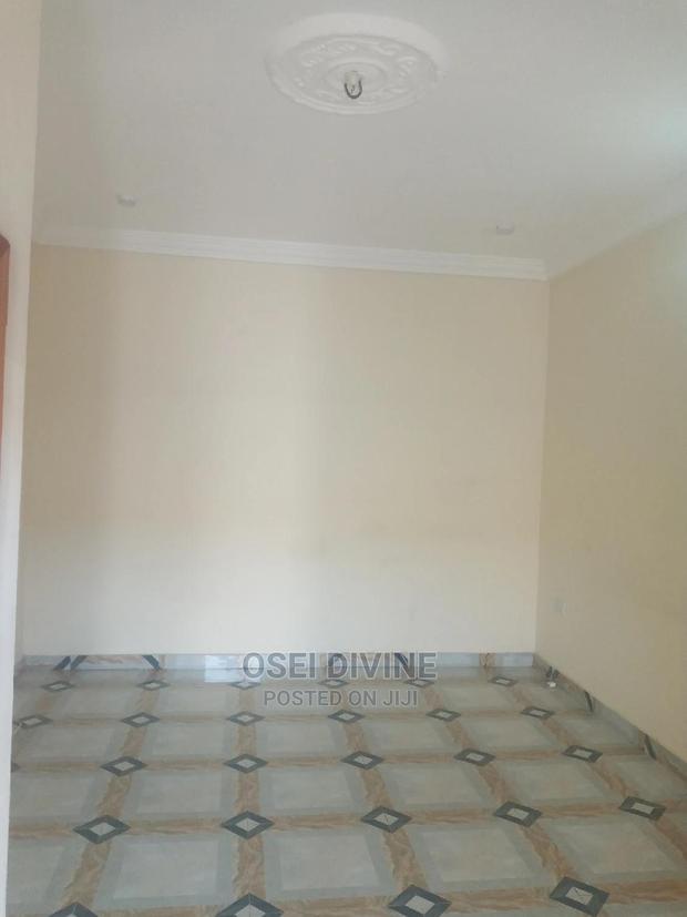 1yr Exe Chamber and Hall S/C Dansoman · Photo 2