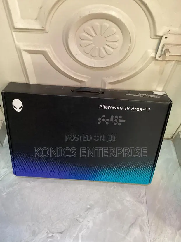 New Laptop Alienware 18 Area-51 64GB Intel Core Ultra 9 SSD 2T · Photo 1