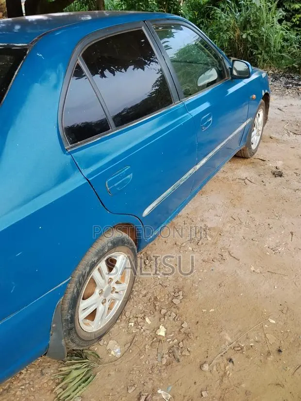Hyundai Accent 1.3 GLS Automatic 2005 Blue · Photo 1