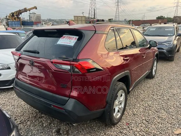 Toyota RAV4 XLE AWD 2020 Red · Photo 1