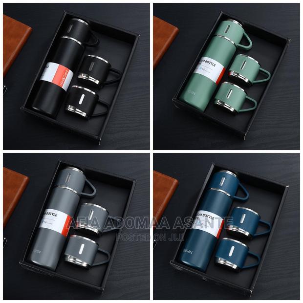 Vacuum Flask With 2 Cups Gift Set · Photo 2