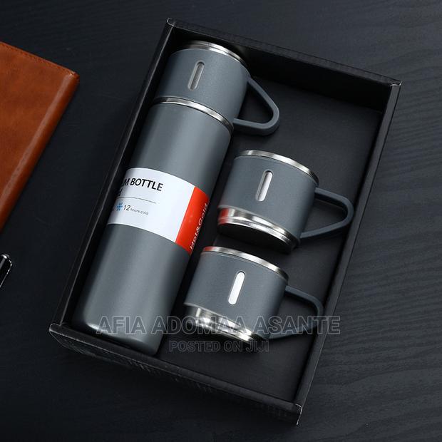 Vacuum Flask With 2 Cups Gift Set · Photo 1
