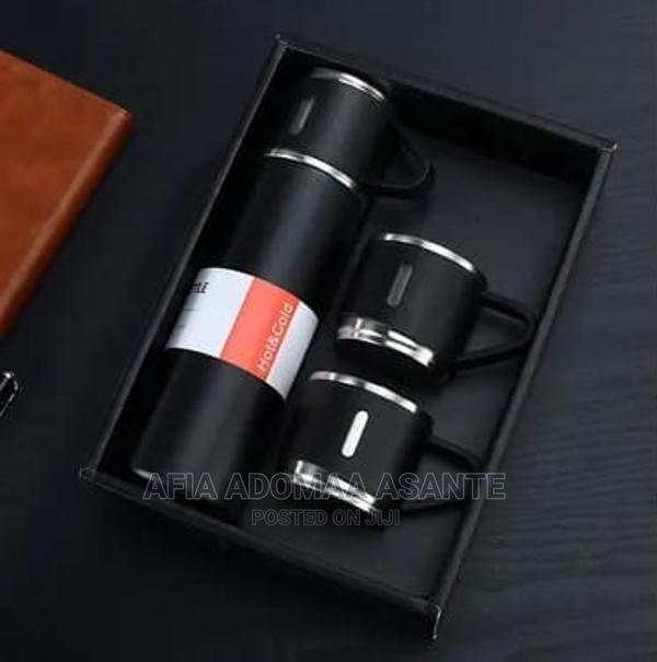 Vacuum Flask With 2 Cups Gift Set · Photo 3