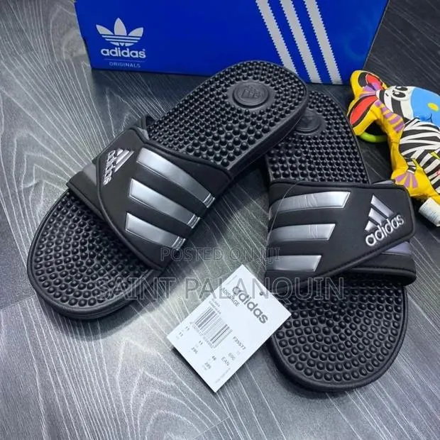 Adidas Slippers · Photo 1