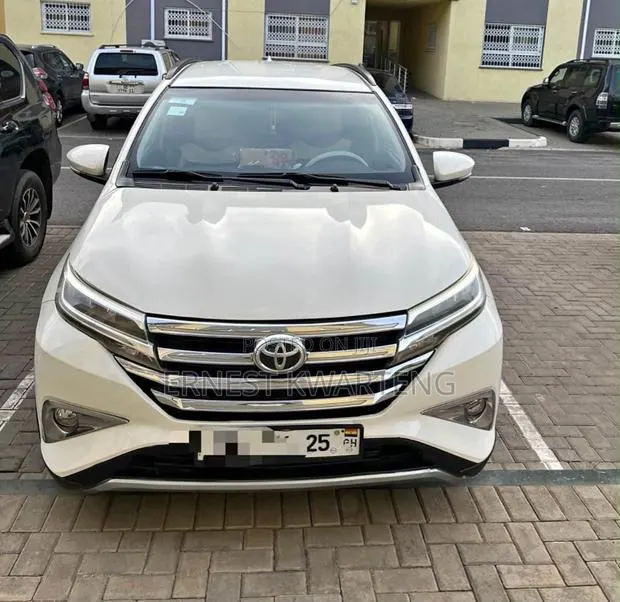 Toyota Rush 2019 White · Photo 1