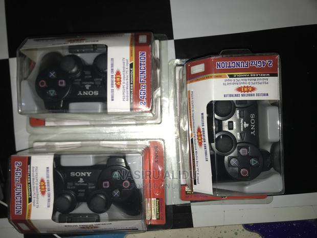Xbox360 Wired Controller and Ps3 Wireless ,Phone Controllers · Photo 6