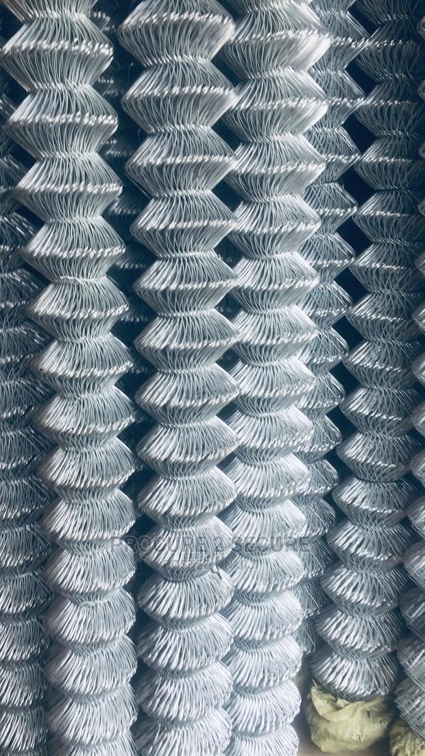 Galvanized Chainlink Wire Mesh Fence · Photo 2