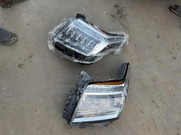 Cadillac Escalade 2015,2016,2017, Headlight Available · Photo 1
