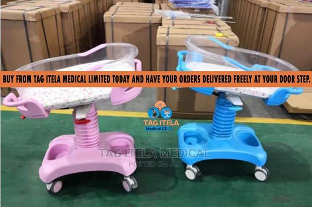 Hospital Baby Cot (Plastic) · Photo 1