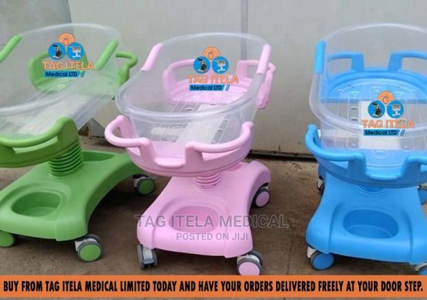 Hospital Baby Cot (Plastic) · Photo 2