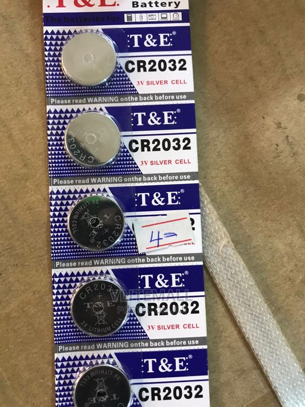 Cr2032 3v Silver Battery · Photo 1