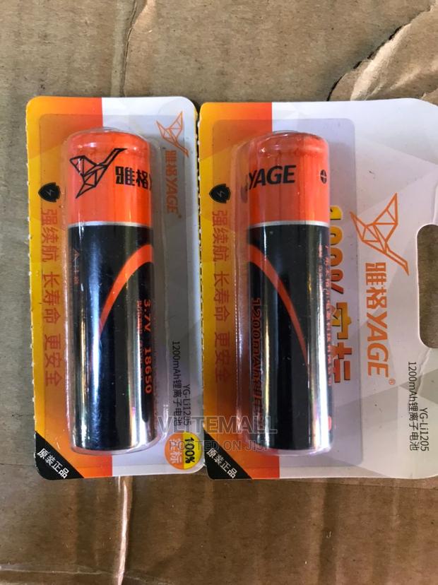 YAGE 3.7V Rechargeable Battery · Photo 2
