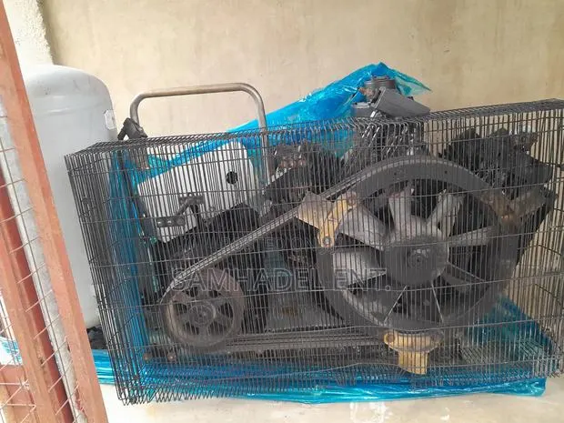 2 CAVITY P.E.T Bottle Blowing Machine Complete With Accessories · Photo 3