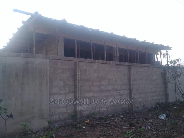 Props/Scaffolds/Bamboo/Metals/Decking /Formwork · Photo 4