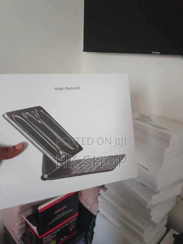 iPad Pro 13 M4/M5 Magic Keyboard · Photo 1