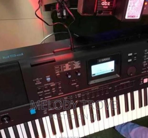 Yamaha PSR-473 · Photo 4