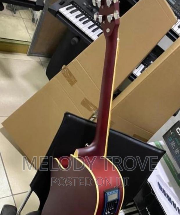 Fender Semi-acoustic Guitar · Photo 4