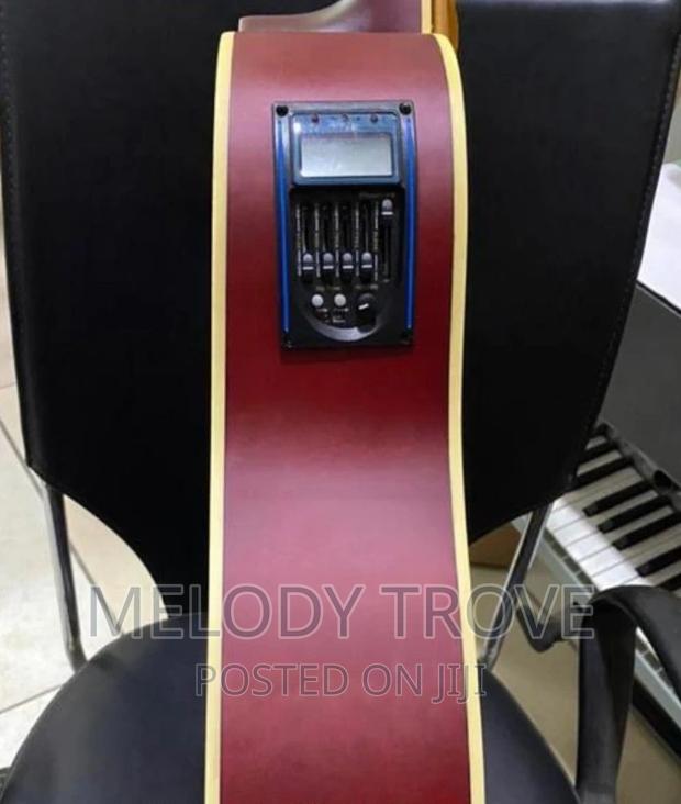 Fender Semi-acoustic Guitar · Photo 5