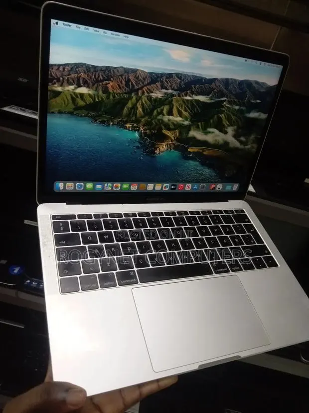 Laptop Apple MacBook Pro 2017 8GB Intel Core i5 SSD 128GB · Photo 1