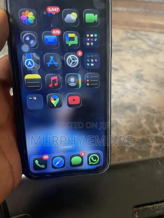 Apple iPhone 11 64 GB White · Photo 1
