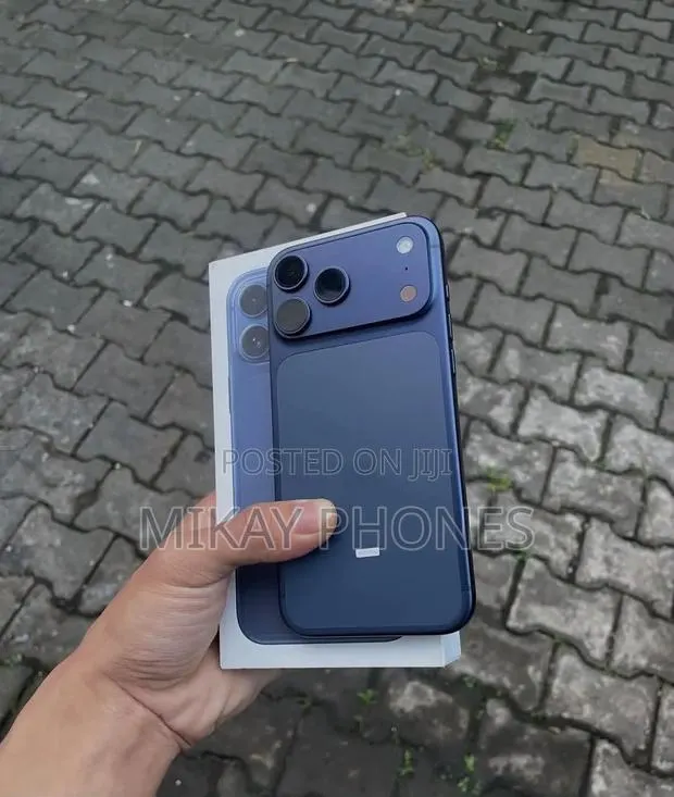 Apple iPhone 17 Pro Max 512 GB Blue · Photo 1