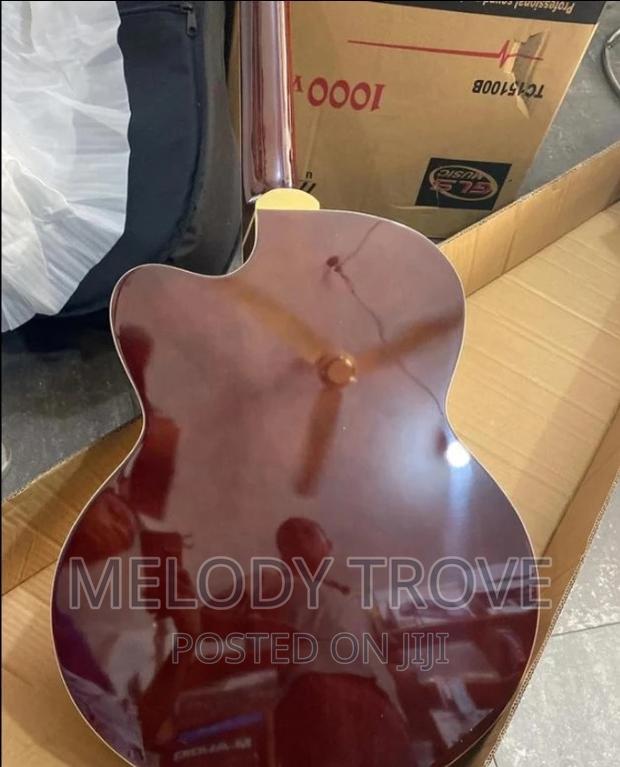 Givson Bass Guitar · Photo 5