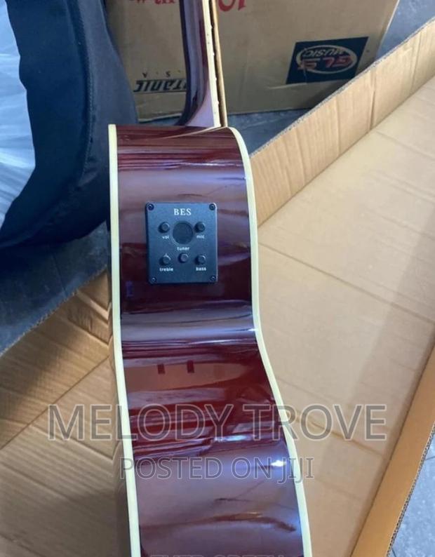 Givson Bass Guitar · Photo 2