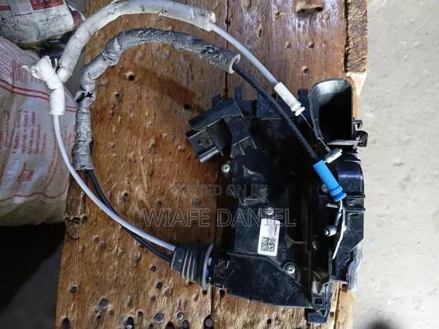 Hyundai Santafe2020 Door Locker · Photo 1
