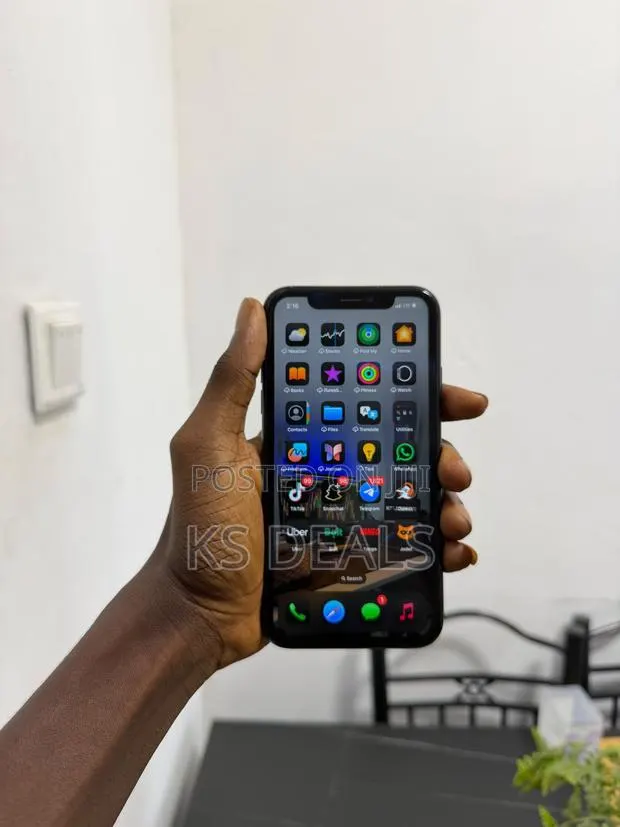 New Apple iPhone XR 64 GB Black · Photo 1