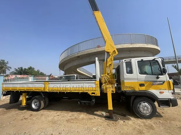 Hyundai Mega Crane Truck for Sale · Photo 1
