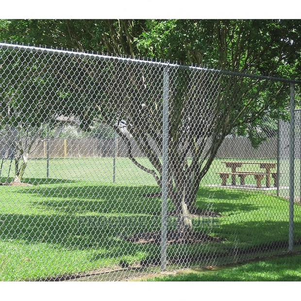 Galvanized Chainlink Wire Mesh Fence · Photo 3
