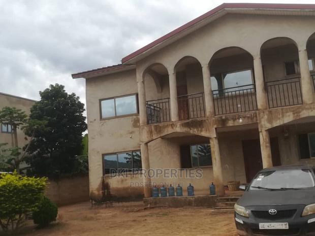 7bdrm House in Dki Properties, Oyibi for Sale · Photo 3