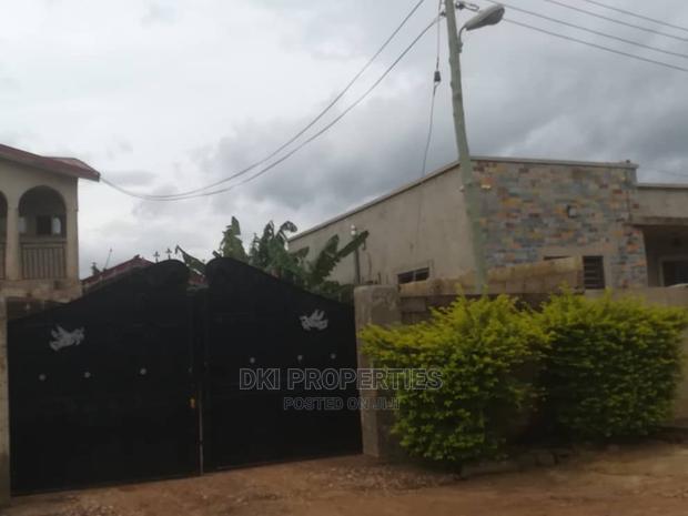 7bdrm House in Dki Properties, Oyibi for Sale · Photo 2