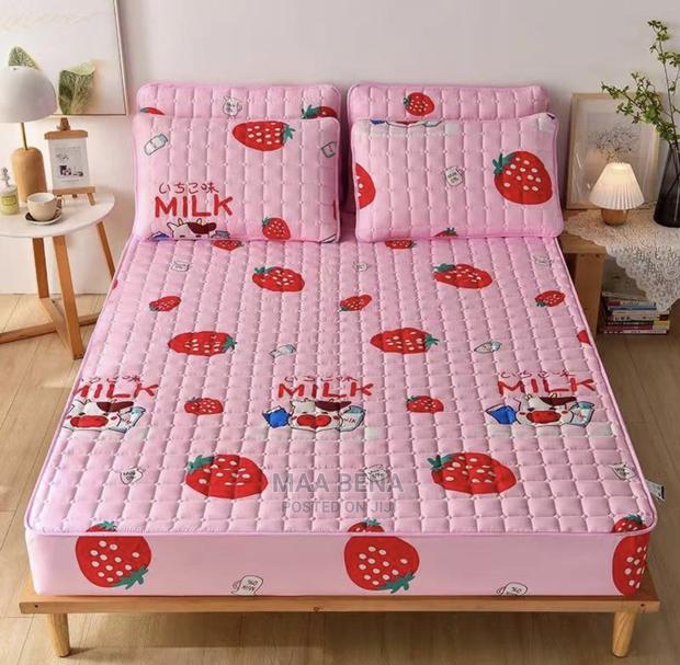 Mattress Cover With Pillow Cases - Queen Size · Photo 2