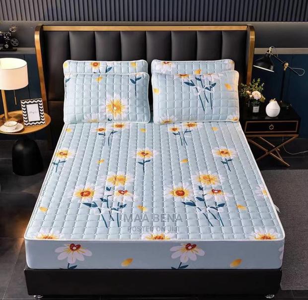 Mattress Cover With Pillow Cases - Queen Size · Photo 3