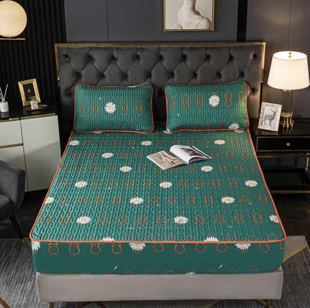 Waterproof Bedcover With Pillowcases · Photo 3