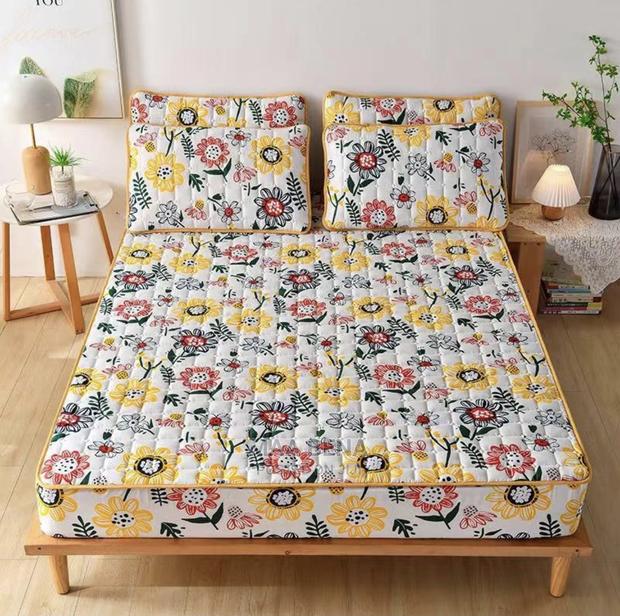 Waterproof Bedcover With Pillowcases · Photo 5
