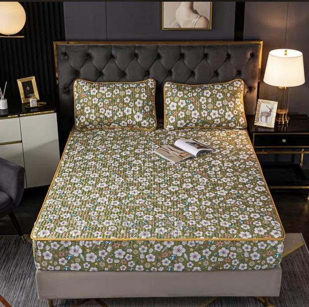 Waterproof Bedcover With Pillowcases · Photo 4
